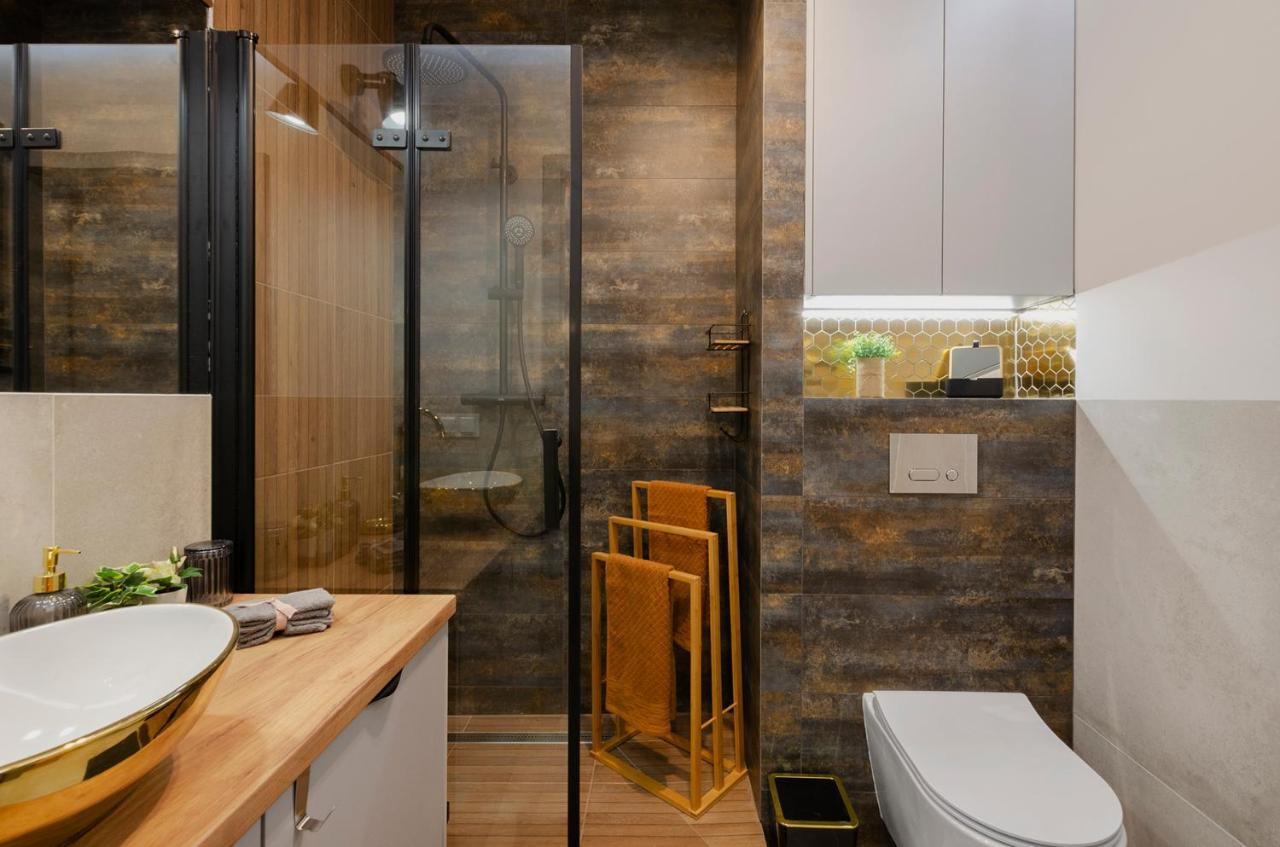East Side Apartment *